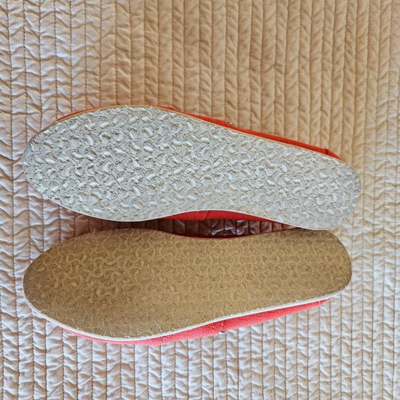 TOMS Red Canvas Women’s Size 5 Shoes - NWOT - Picture 12 of 13